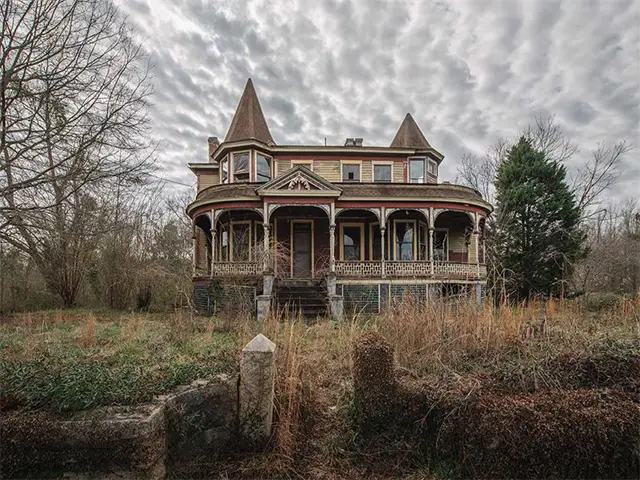 The world's most terrifying abandoned houses