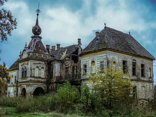 The world's most terrifying abandoned houses